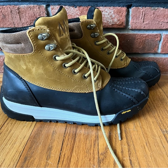 All-Weather Waterproof Men’s Duckboot In Tan/Black - Huckberry with Vibram Soles - Picture 2 of 11